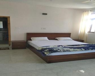 Hotel Tso Pema Inn - 만디 - 침실