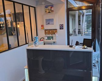 Hôtel L'ideal le Mountbatten - Arromanches-les-bains - Rezeption