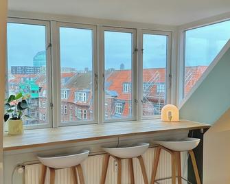 Central rooftop apartment by ARoS with big balcony and skyline view - Århus - Comedor