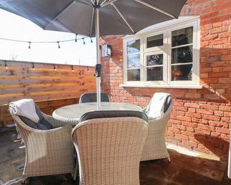 Little Gem - Uttoxeter - Patio