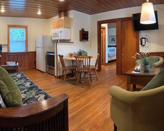 Cape Pines Motel - Buxton - Living room