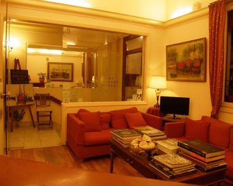 Art Gallery Hotel - Athens - Living room