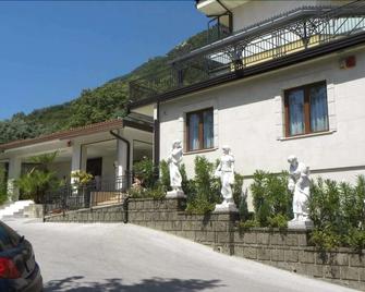 La Contessa B&B - Ospedaletto d'Alpinolo - Building