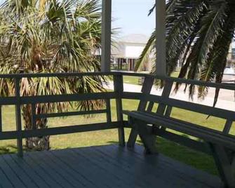 The Cozy Cottage At The Beach - Jamaica Beach - Balkon