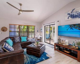 Coastal Elegance For Rent In Islamorada !!! Paradise Found On Deep Water - Tavernier - Sala de estar