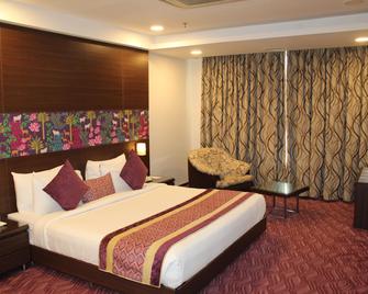 Brilliant Hotel & Convention Centre - Indore - Slaapkamer