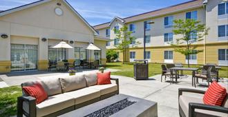 Homewood Suites by Hilton Ithaca - Ithaca - Patio