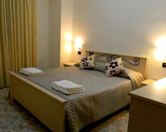 Holiday home with garden - Pettineo - Habitación