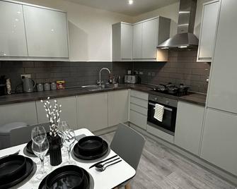 Charming 1-bedroom apartment in wonderful Leicester with WiFi Netflex & PS5 - Leicester - Phòng bếp