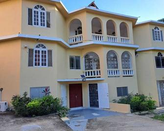 Iron-Shore Apartments - Montego Bay - Gebäude