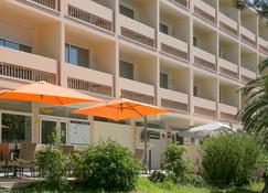 Best Western Hotel des Thermes - Balaruc-les-Bains - Gebouw