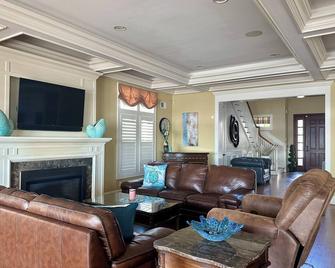 Water Front Property — Sunrise & Sunset Serene Paradise - Brick - Living room