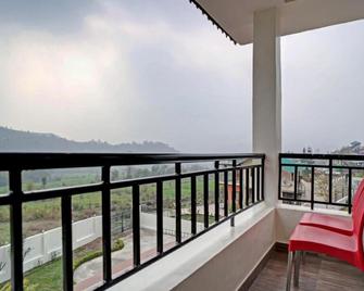 Hotel Spring Birds - Bhimtal - Balkon