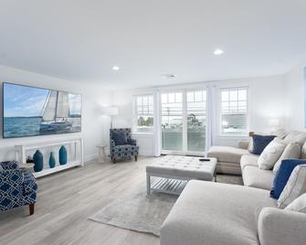 Thomas Sea Suites At Harbourtown - Plymouth - Living room