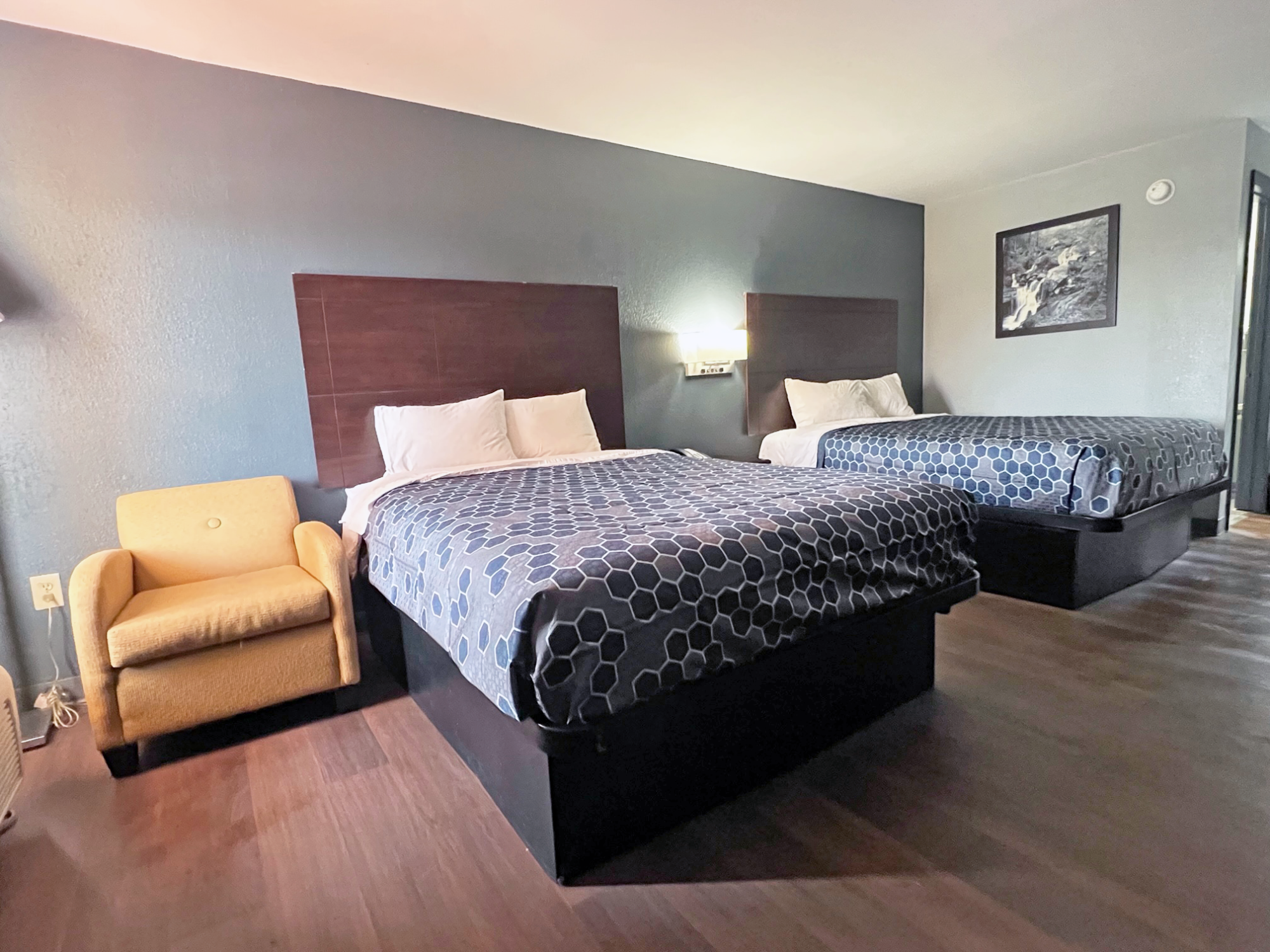 Red Carpet Inn & Suites - Newnan - Schlafzimmer