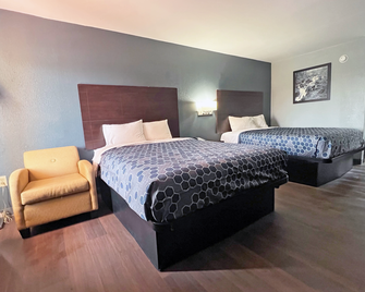 Red Carpet Inn & Suites - Newnan - Ložnice
