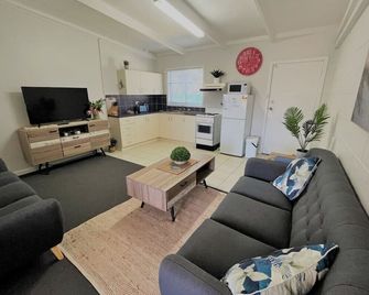 Esperance Little Units 3 - Esperance - Huiskamer