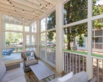 \'Sundancer\' Watercolor #101 2 Bedroom Sleeps 6 - Seagrove Beach - Balcony