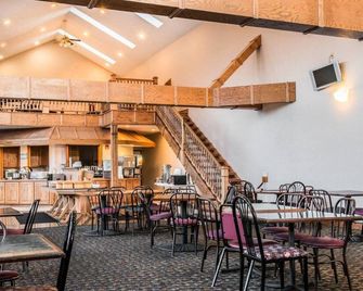 كلاريون هوتل ماكيناو سيتي بيتش فرونت - ماكيناو ستي - مطعم