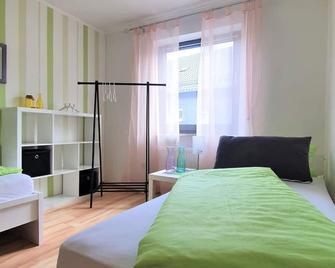 FeWo an der Rodach - großzügige Wohnung mit tollem Balkon - Steinwiesen - Bedroom