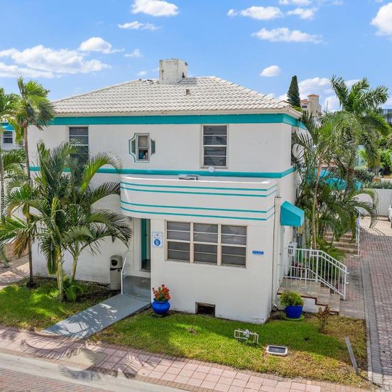 Hollywood Beachside Boutique Suites image 1
