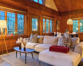 Sara Architect Cabin, Spa, Sauna & Hiking - Notre-Dame-de-la-Merci - Salon