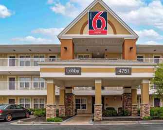 Studio 6 Extended Stay Huntsville, Al - Us Space & Rocket Center - Huntsville - Building