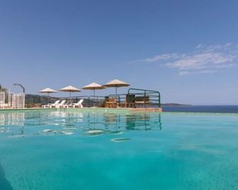 Résidence Costa d'Oru - Saint-Florent - Басейн