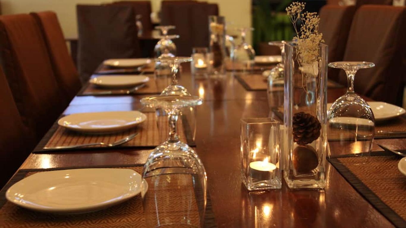 Centric Place Hotel