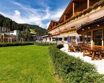 Wellness-Sporthotel Ratschings - Racines/Ratschings - פטיו