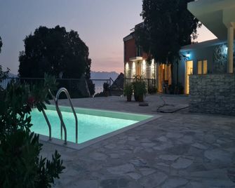 Holiday Home Mico - Drvenik - Pool