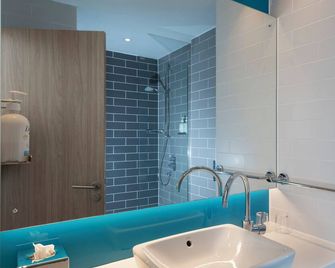 Holiday Inn Express Swindon City Centre By IHG - Swindon - Badrum