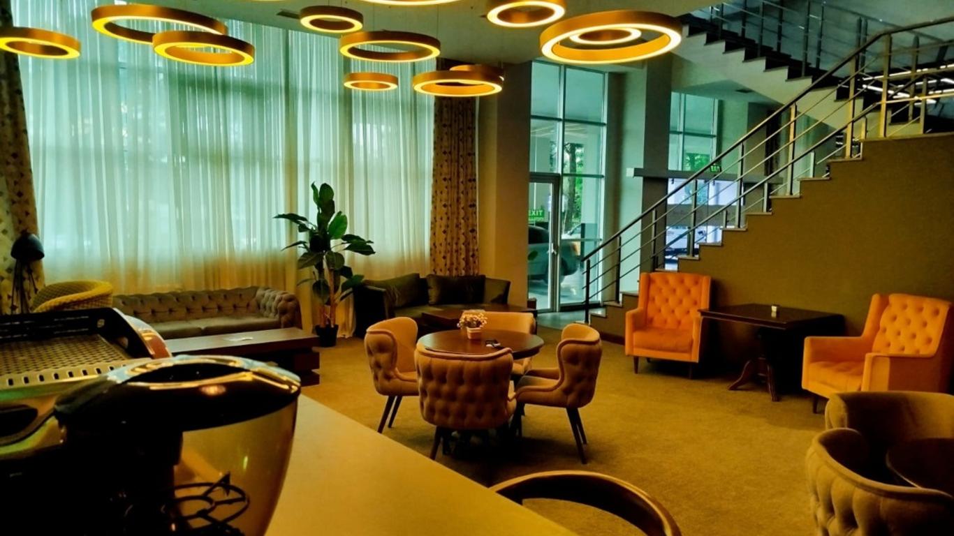 Green Tower Hotel