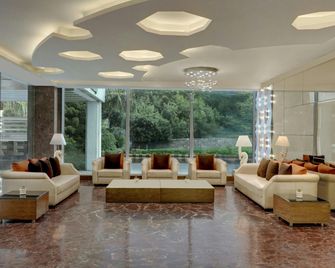 The Fern Residency Rajkot, Series by Marriott - Rajkot - Σαλόνι