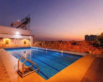 Hotel Annamalai International - Pondicherry - Piscina