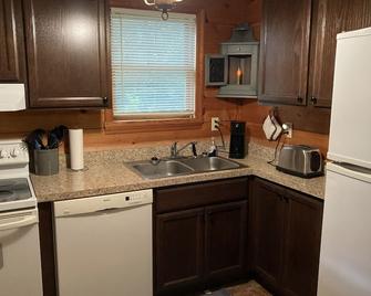 Cabin on the farm in Rockingham County - Harrisonburg - Kitchen