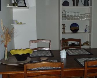 Triangle Farm Cottage - Bed & Breakfast - Lavington - Comedor