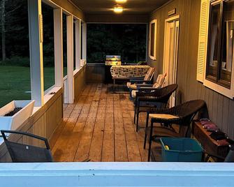 Peaceful retreat in the heart of the Adirondacks. - Chestertown - Binnenhof