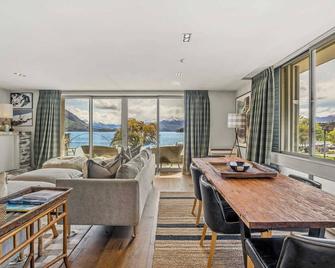 Luxury Lakeview on Ardmore with Sauna - Wanaka - Living room