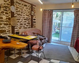 Jolie Appartement 35m2 Avec Jardin ,hamac, Tranquille - Lyon - Salle à manger