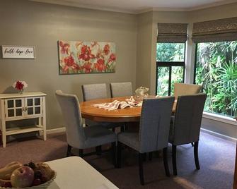 1400sf Lakefront Home Very Peaceful Quiet and Secluded but close to everything - Odessa - Їдальня
