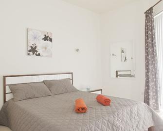 Waterside Apartments - Marsalforn - Chambre