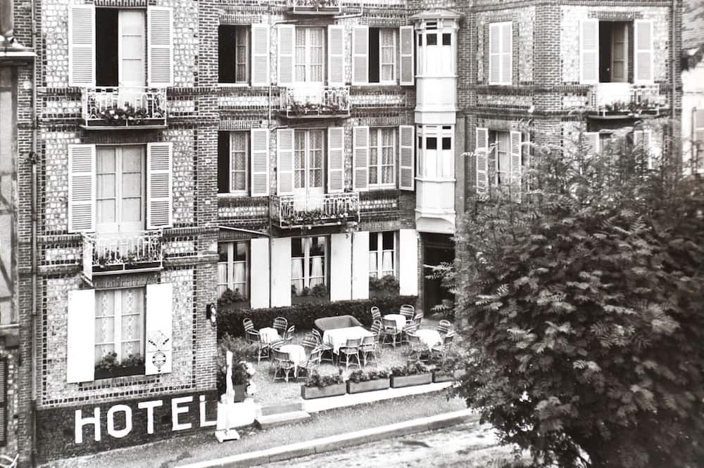 فندق دو أونغليتيير إيتريت