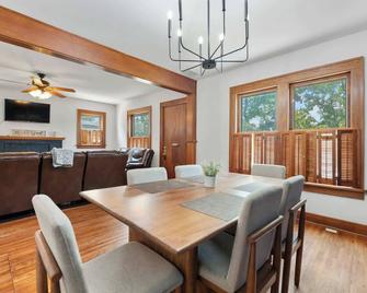 3 Bed 1 5 Bath Home in College Hill By Hospital - Wichita - Dining room