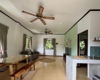 Woodlawn Villas Resort - Ko Tao - Wohnzimmer