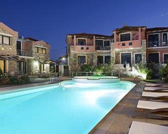 Aeolis Apartments & Studios - Mytilini - Zwembad