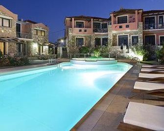 Aeolis Apartments & Studios - Mytilène - Piscine