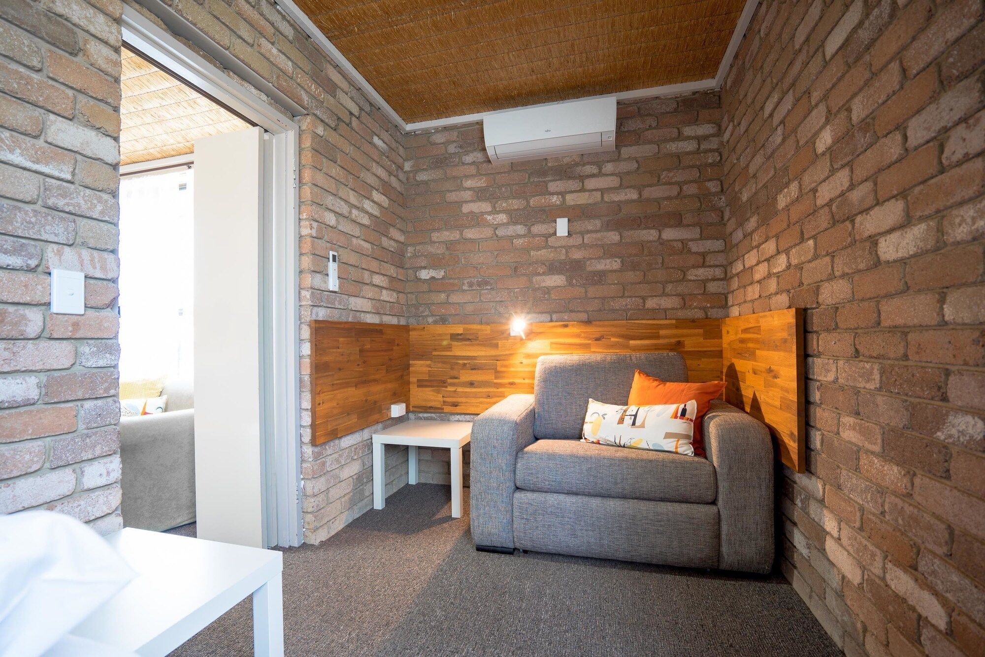 Farnham Court Motel and Restaurant - Morwell - Living room