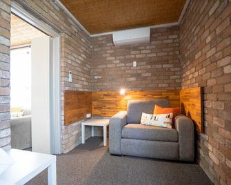 Farnham Court Motel and Restaurant - Morwell - Huiskamer