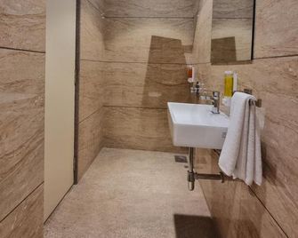 Hotel El Magnifico - Surat